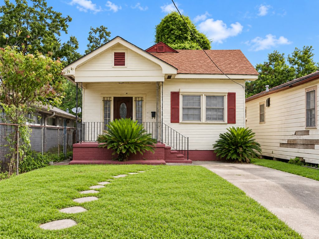 Front exterior, porch and driveway at 9411 Stroelitz Street