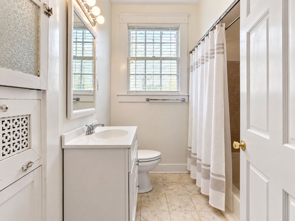 9411 Stroelitz Street property photo 12