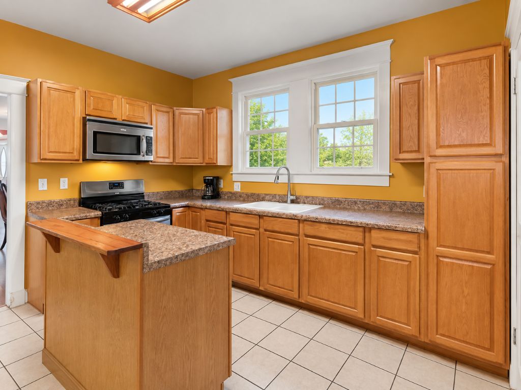 9411 Stroelitz Street property photo 6
