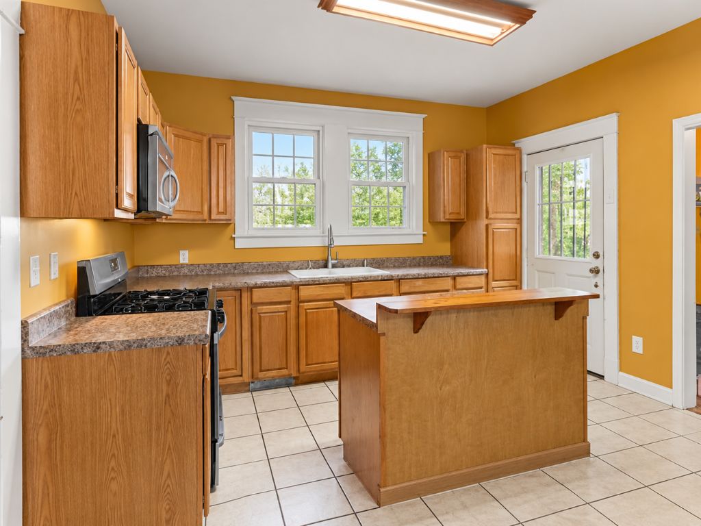 9411 Stroelitz Street property photo 7